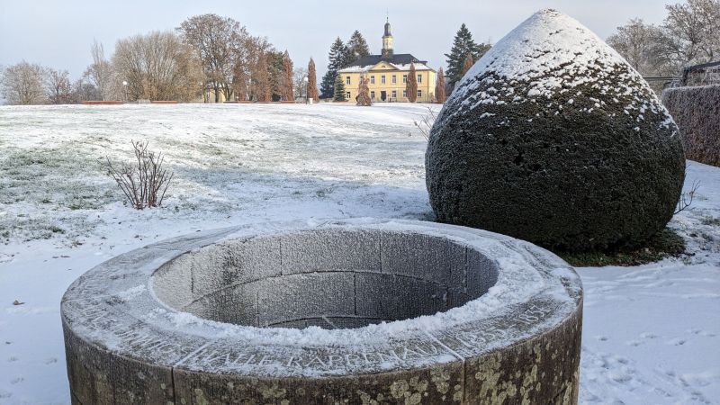 Brunnen Salinenpark Winter2 klein