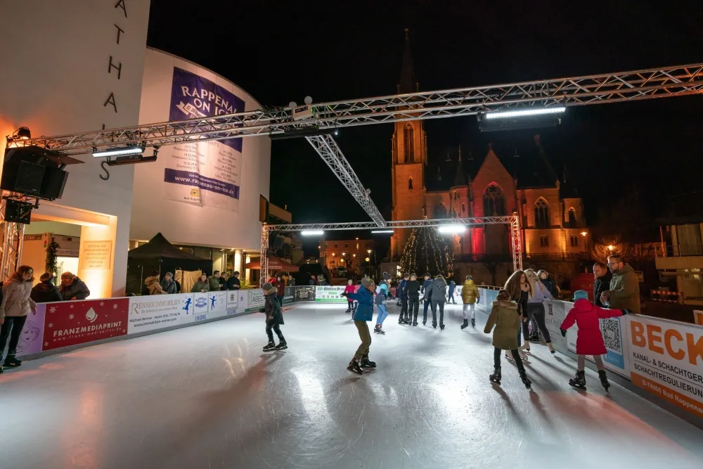 Eislaufbahn in der Stadtmitte (Foto: Uwe Grün)