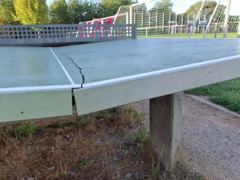 ZerstörteTischtennisplatte