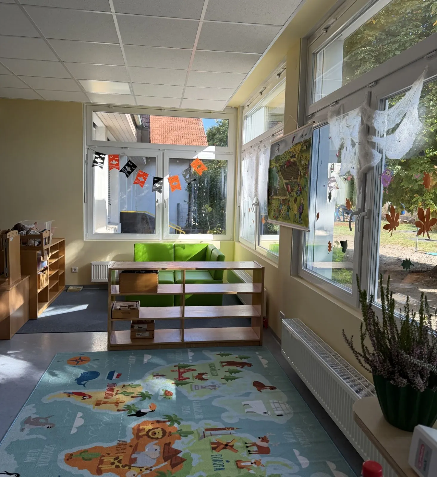 Neue Fenster, neue Decken, neue Böden, neue Wände: die Kita Bornhäusserweg in Fürfeld wurde in den letzten Monaten umfassend saniert (Bild: Stadt Bad Rappenau) 1215 kita ff san2
