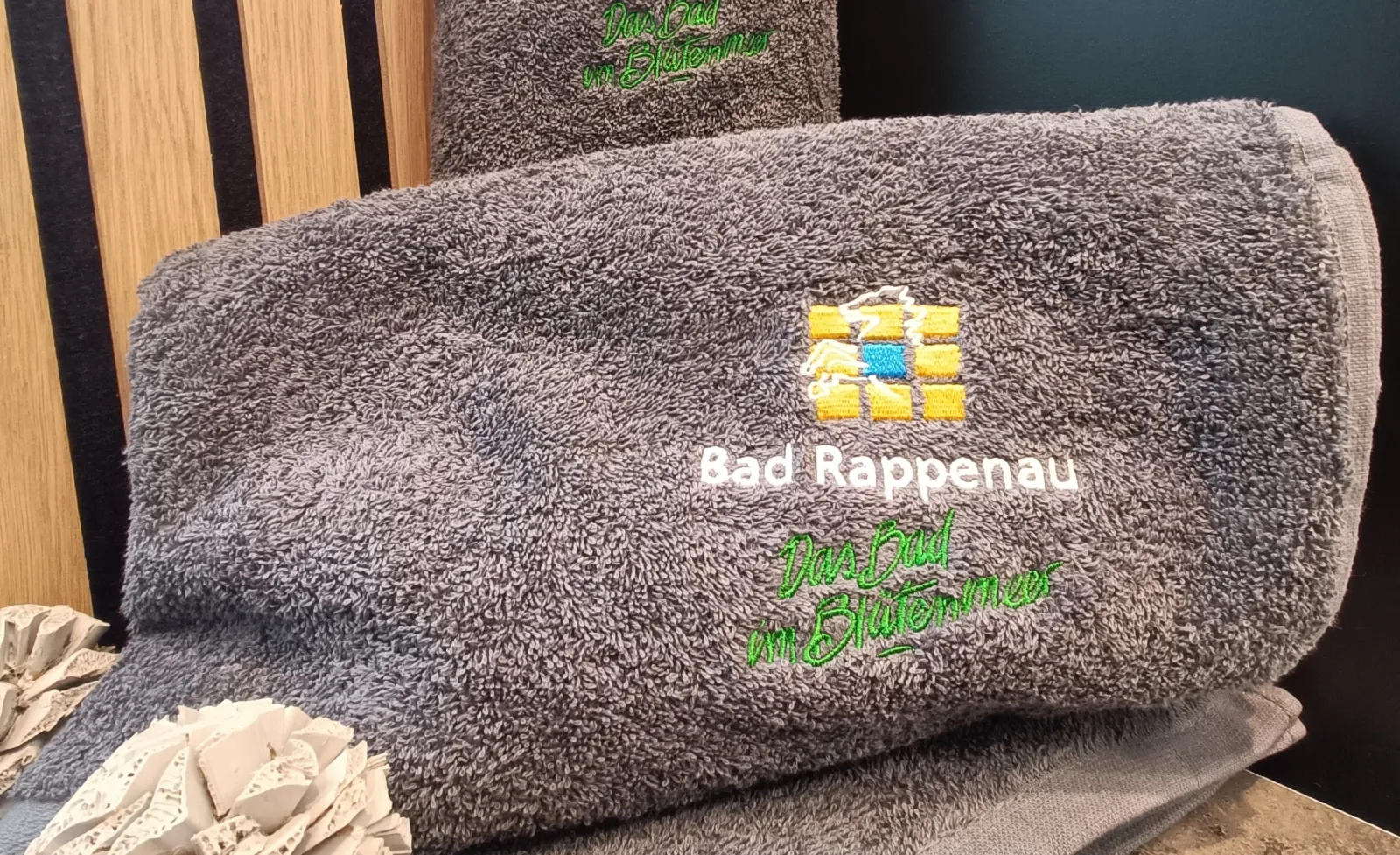 Duschtuch mit Bad Rappenauer Logo (Foto: Stadt Bad Rappenau)