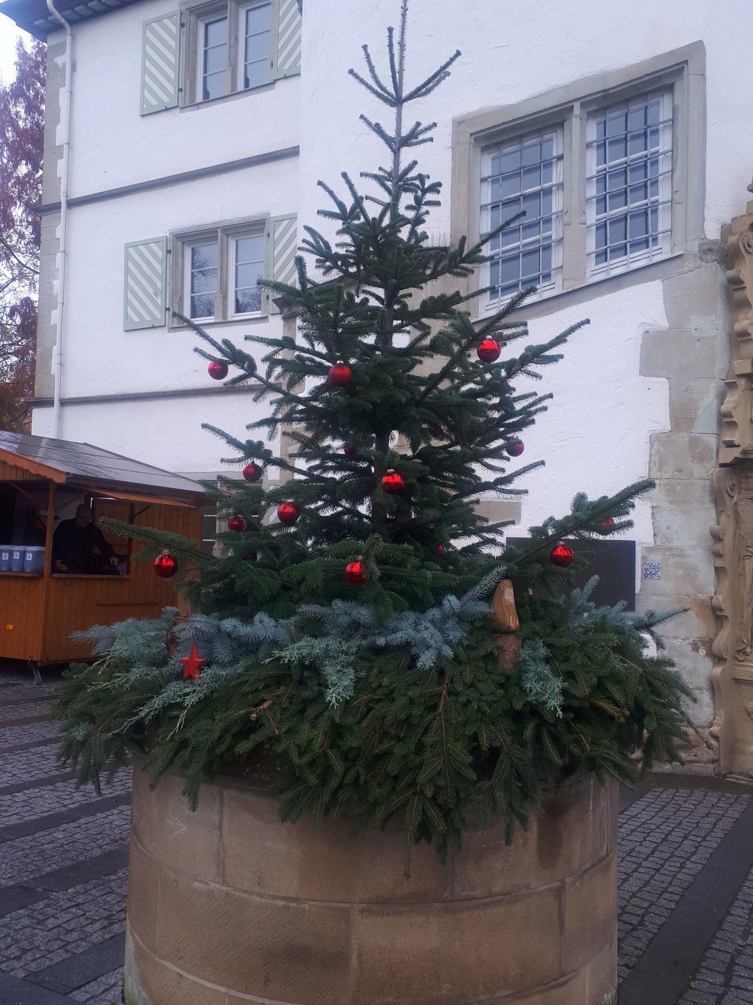 Beitragsbild Weihnachtsschmuck im Schlosshof