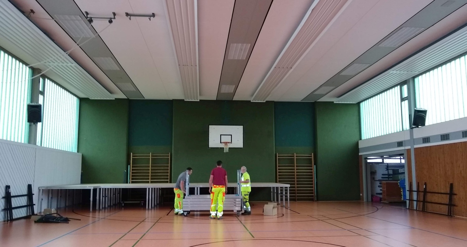Beitragsbild Aufbau der Bühne in Fürfeld